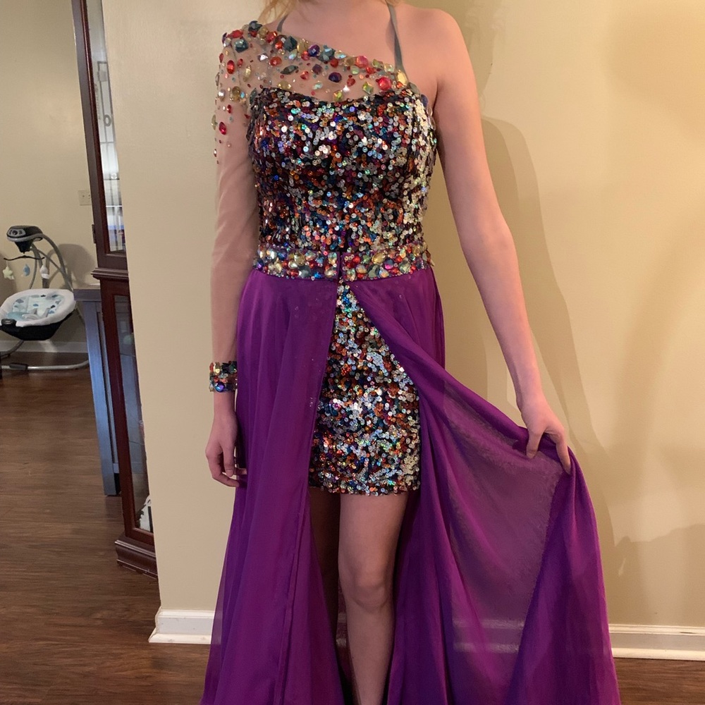 Formal dress - Picture 1 of 3
